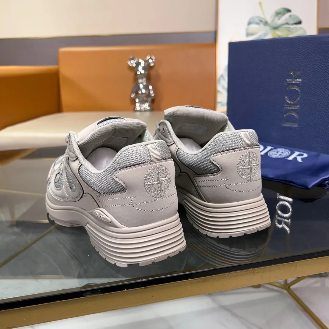 Men's Men's Shoes💰P460💰【DIOR】Dior's new B30 low-top sneakers✅ Carefully crafted from gray mesh fabric and white technical fabric, it features a CD30" graphic logo, and "DIO~B30" and "CD30" logos on the heel and tongue. The extra-light sculpted rubber sole is paired with iconic embellishments to enhance style, and internal stretch details create an ideal and comfortable wearing experience. Can be matched with a variety of casual looks to highlight a fashionable and modern sports style. Size: 38-44 (45 can be customized)